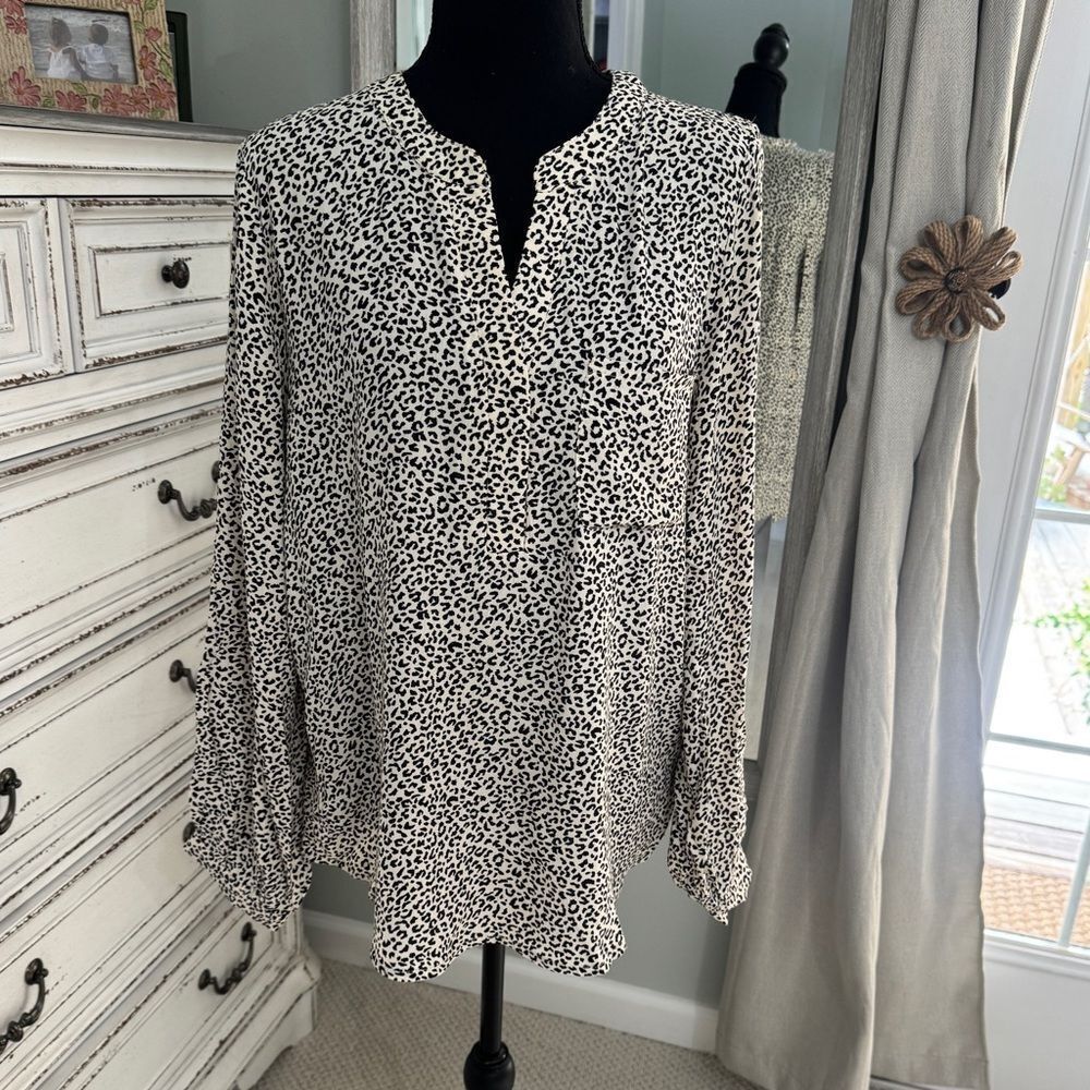 Joy Joy Leopard Print Top with mandarin collar like new! Excellent condition! M